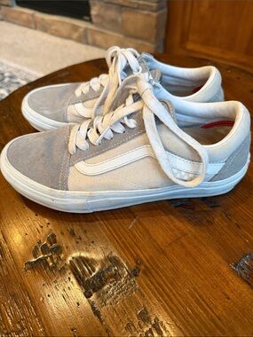 Vans Low-Top Sneakers in Light Gray and White